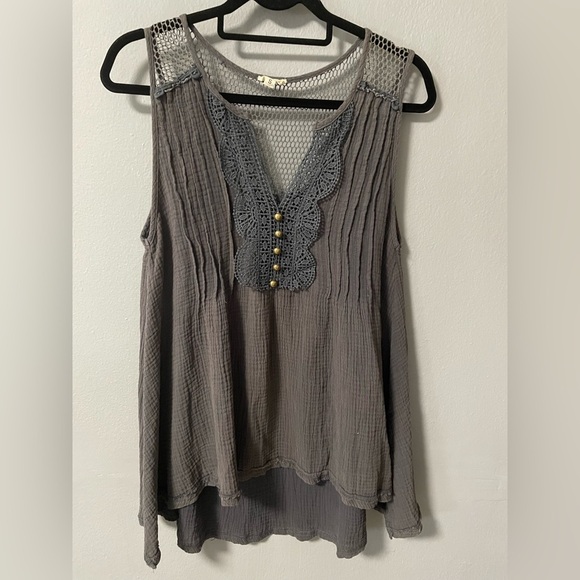 NWOT POL Cotton Gauze Distressed Hem Flowy Gray Sleeveless Top. Size Small - Picture 1 of 8